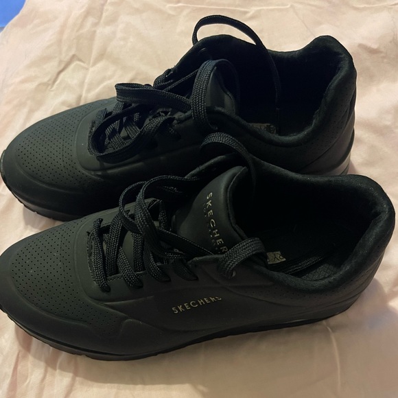 Black 9.5 Skechers Street Shoes with Air Cooled Memory Foam - Picture 2 of 7